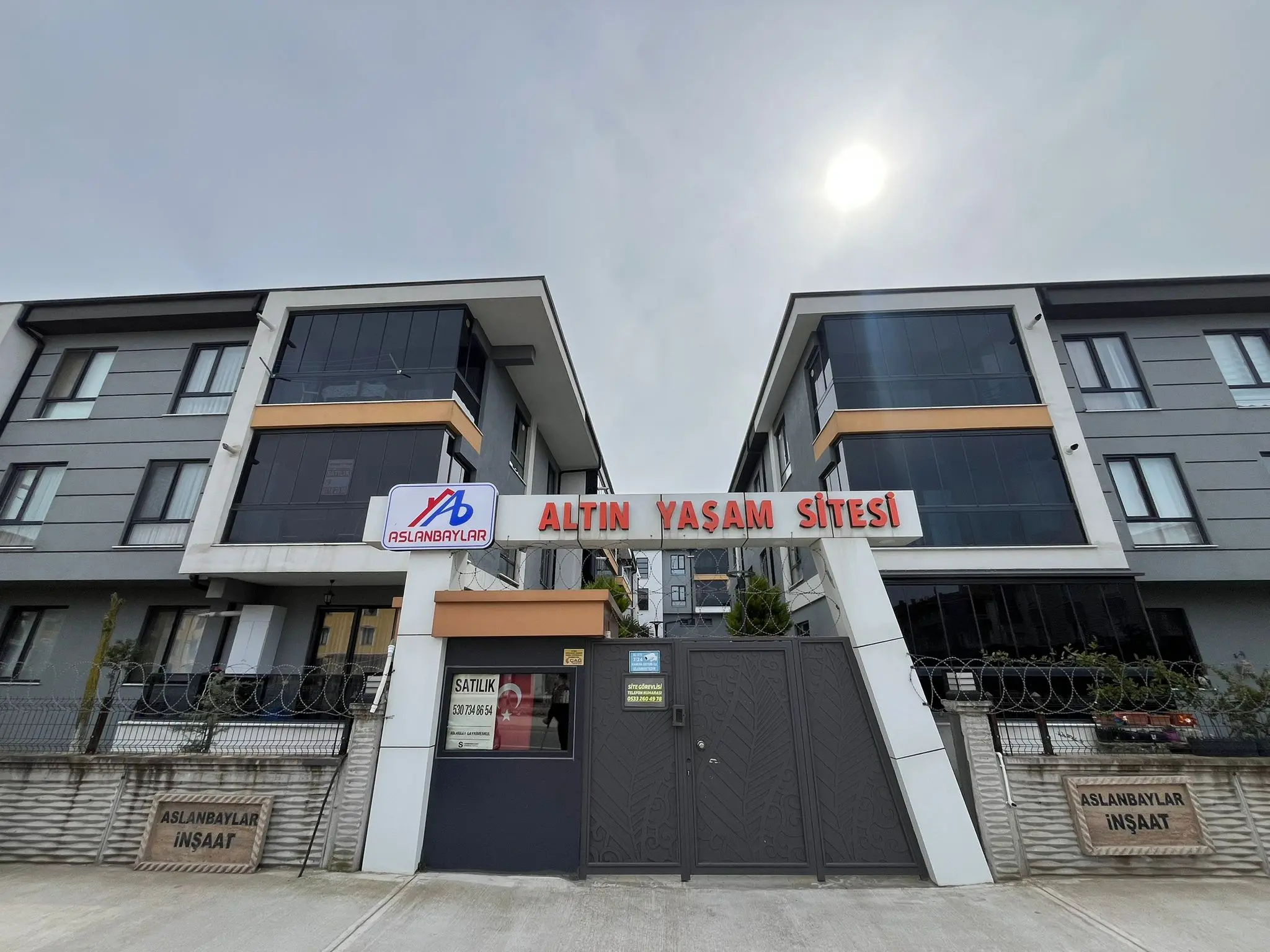 Sakarya Karasu Aziziye Mahallesinde Havuz Cephe Cam Balkonlu 2+1 Daire