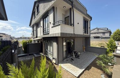 Sakarya Kocaali Alandere'de Denize 200 Metre, Müstakil Bahçeli 3+1 Satılık Tripleks Villa