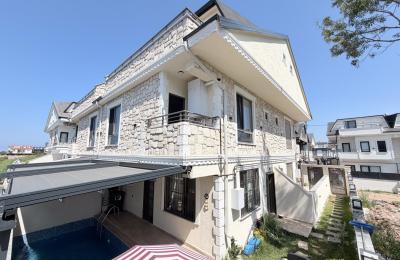 Sakarya Kocaali Yayla'da Denize 150 Metre, Havuzlu ve Müstakil Girişli 4+1 Satılık Villa