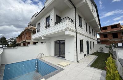 Sakarya Kocaali Alandere'de Denize 200 Metre, Ayrı Mutfaklı ve Müstakil Havuzlu 4+1 Satılık Villa