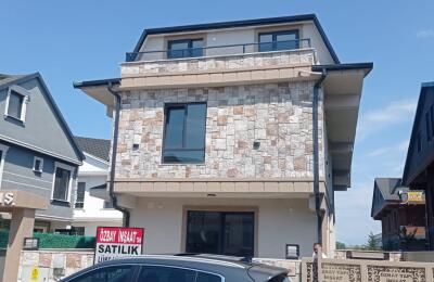 ACİL Sakarya Kocaali Alandere'de Satılık Denize Hakim Havuzlu Lüks 4+1 Villa