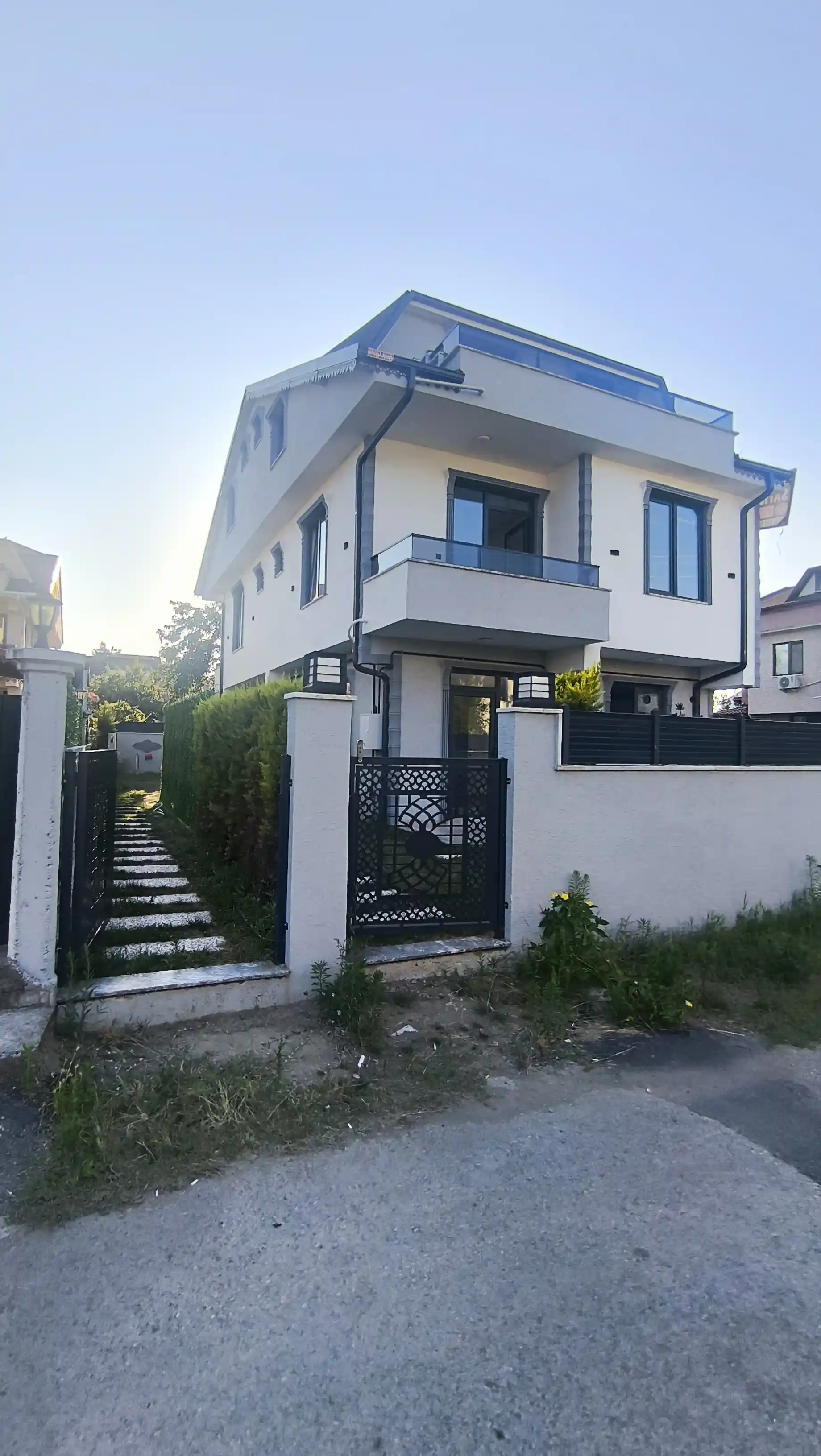 Sakarya Kocaali Yayla Mahallesi'nde Havuzlu, Deniz Manzaralı 4+1 Satılık Tripleks İkiz Villa - Görsel 1