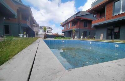 Sakarya Kocaali Alandere'de Satılık Havuzlu Sitede Lüks Triplex Villa