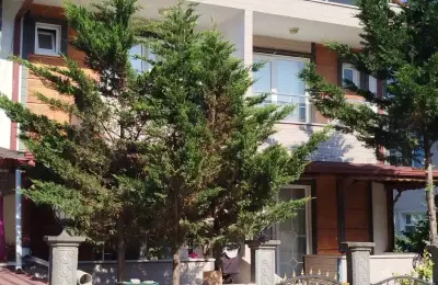 Sakarya Kocaali Yalı Mahallesi'nde Kiralık Merkezi Konumda 3+1 Triplex Villa