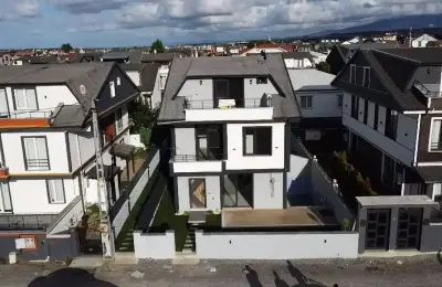 Kocaali Alandere’de Denize 300m, Havuzlu ve Loft Tasarımlı 4+1 Müstakil Villa