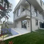 Kocaali Alandere'de Cadde Üstü Havuzlu 4+1 Lüks Tripleks Villa - 180m²