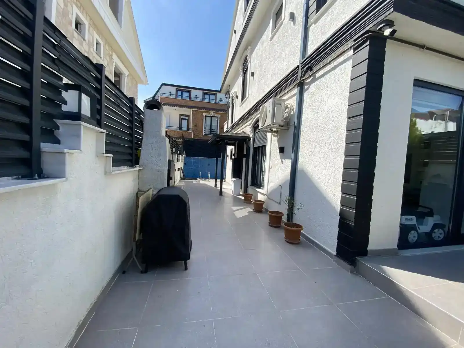 Kocaali Yalı’da Isıtmalı Havuzlu ve Yerden Isıtmalı Ultra Lüks 4+1 Villa - Görsel 3