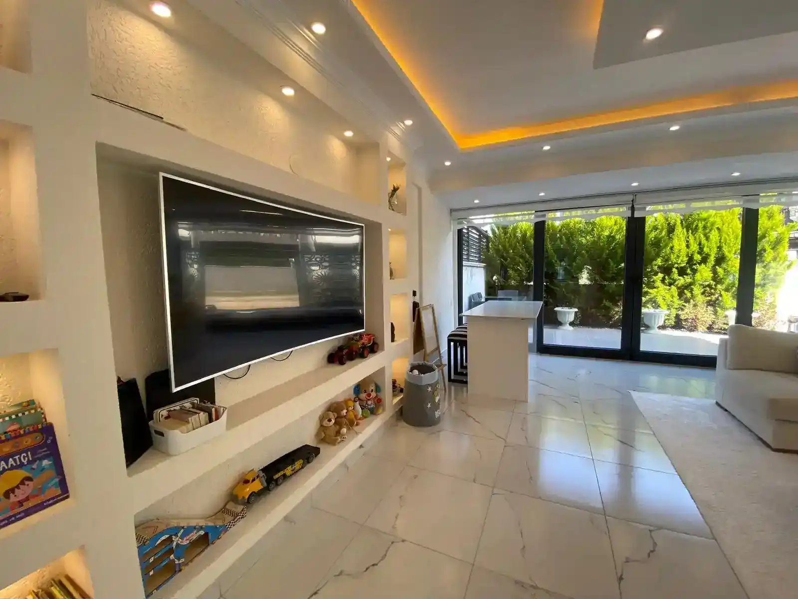 Kocaali Yalı’da Isıtmalı Havuzlu ve Yerden Isıtmalı Ultra Lüks 4+1 Villa - Görsel 9