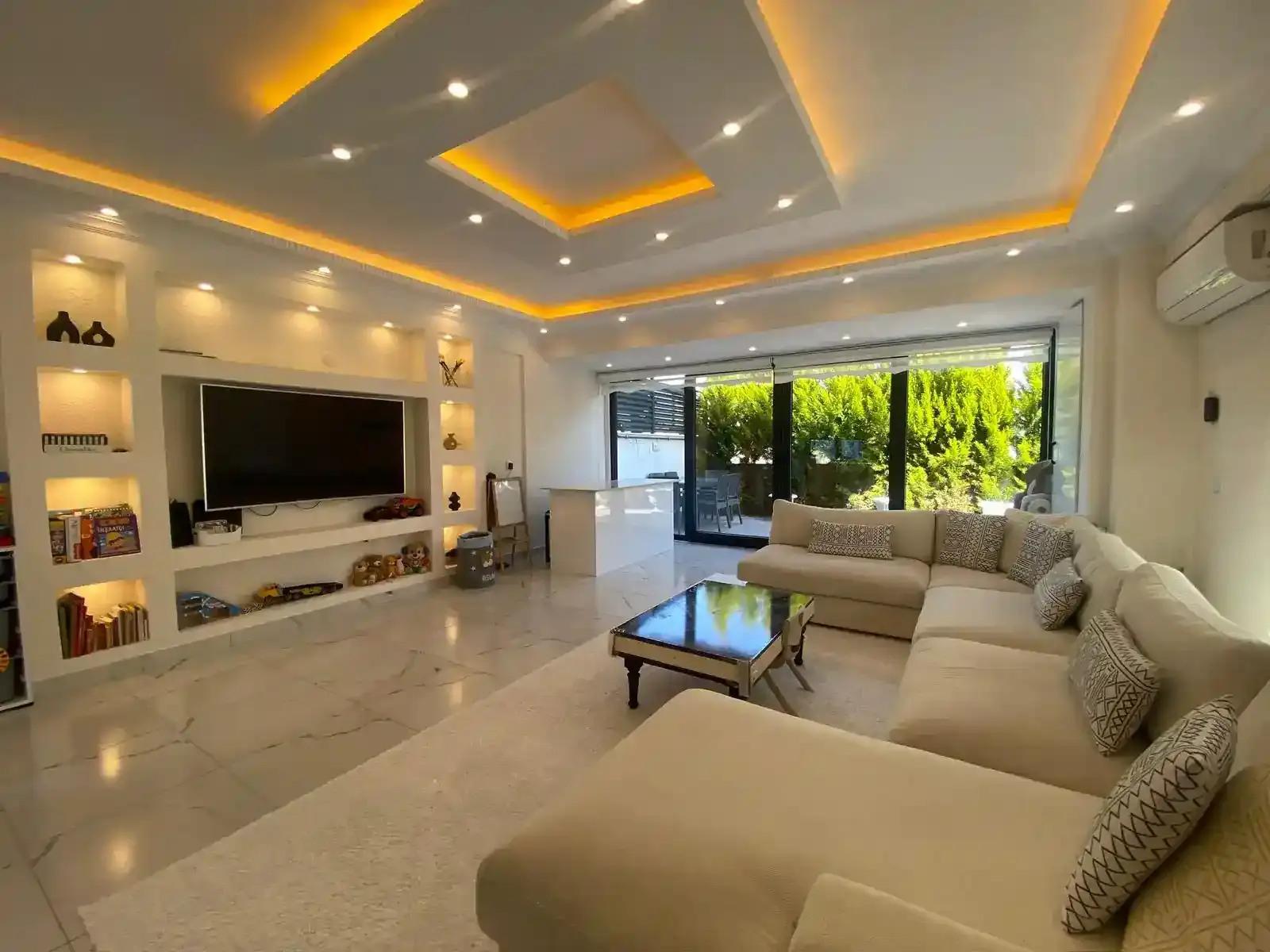 Kocaali Yalı’da Isıtmalı Havuzlu ve Yerden Isıtmalı Ultra Lüks 4+1 Villa - Görsel 8