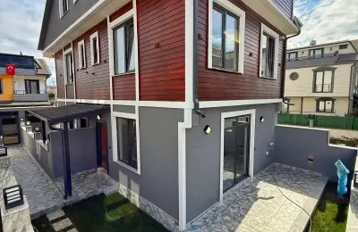 Kocaali Alandere’de Plaja 270m Mesafede Müstakil Girişli Lüks 3+1 Tripleks Villa