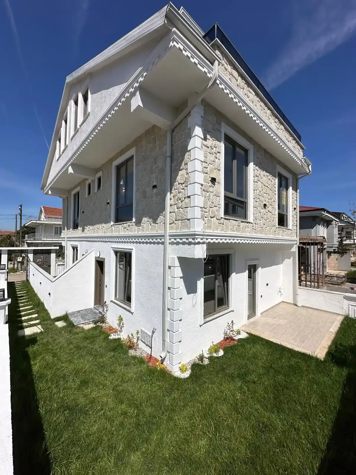 Kocaali Alandere’de Deniz Manzaralı Taş Kaplama 3+1 Lüks Villa - Yerden Isıtmalı