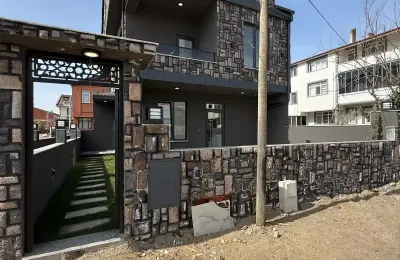 Sakarya Kocaali Yalı'da Denize 430m Mesafede Bahçeli Lüks 4+1 Tripleks Villa