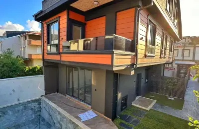 Sakarya Kocaali'de Plaja 50 Metre, Deniz Manzaralı, Havuzlu Lüks Tripleks Villa