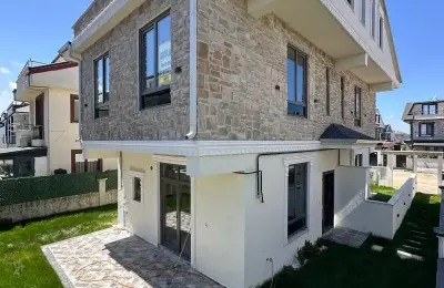 Kocaali Yalı Mahallesi'nde Daire Fiyatına 4+1 Lüks Tripleks Villa - Yerden Isıtmalı