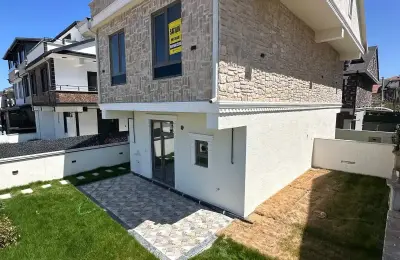 Kocaali Yalı'da Müstakil Havuzlu 4+1 Tripleks Villa - Denize 430m Mesafede