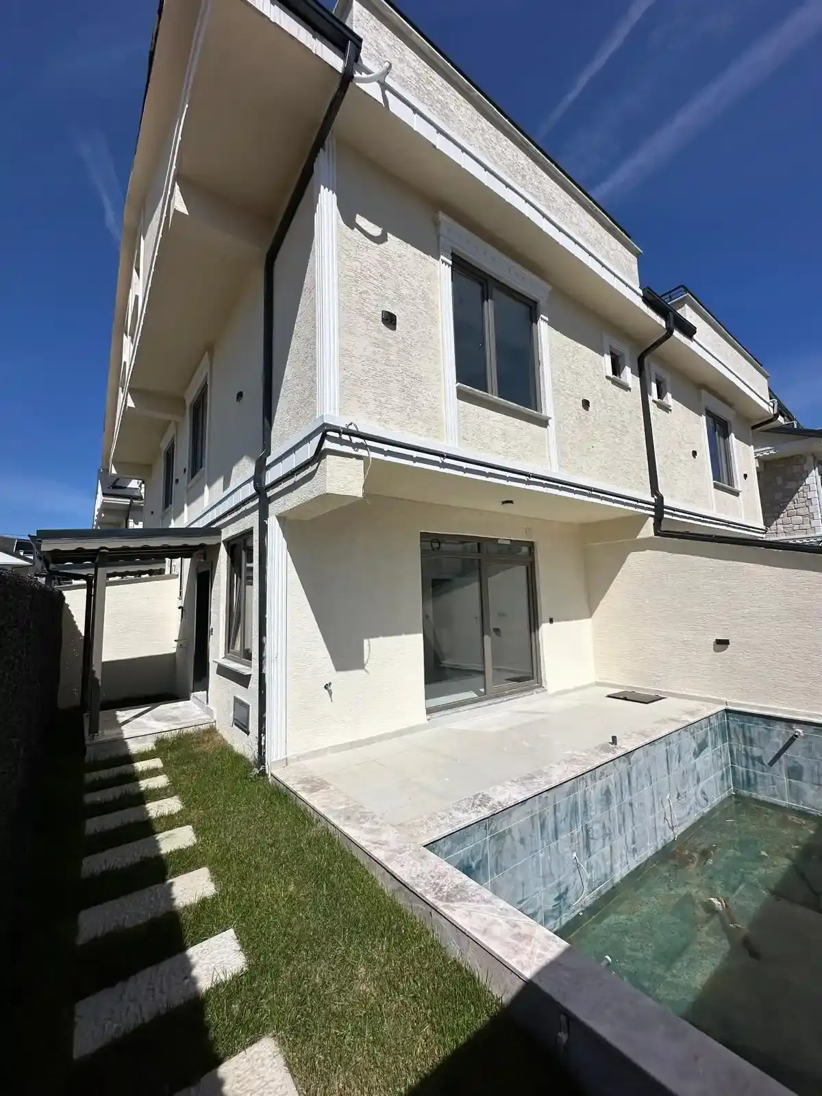 Sakarya Kocaali Yayla Mahallesinde Müstakil Havuzlu 3+1 Lüks Villa