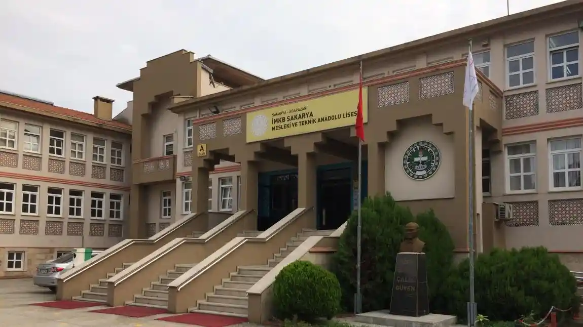 Adapazarı Mesleki Ve Teknik Anadolu Lisesi Lise