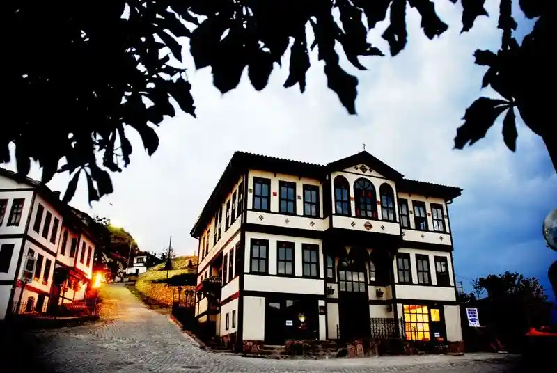 Taraklı'da Konaklama: Tarihi Konaklarda Sakin Bir Gece - Taraklı